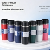 Bouteille d'eau isotherme en acier inoxydable à double paroi avec bec verseur polyvalent et couvercle à ouverture à 360 degrés, idéale pour l'extérieur et le café