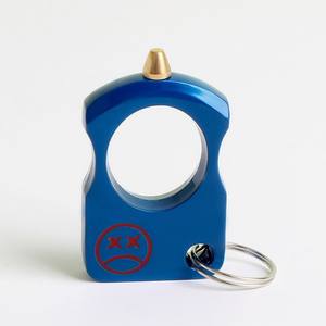 Llavero Ztc402 con diseño de cara llorona, de aleación de zinc, plateado, negro y azul, arma de defensa personal portátil. - Product Image 2