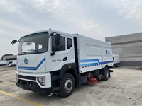Camion de nettoyage routier à pulvérisation Sunlong, avec réservoir de 10 m³, propulsion 4x2, batterie LFP entièrement électrique, surveillance à distance avancée, norme d'émission Euro 6