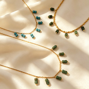 Collier ras du cou rétro style turquoise avec pampilles, en acier inoxydable plaqué or 18 carats, accent perle, idéal pour les vacances, cadeau pour femme - Product Image 3