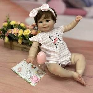 Poupée Reborn en Vinyle de <span class=keywords><strong>18</strong></span> Pouces pour Filles, Cheveux Bouclés Réalistes, Poupée Nouveau-né Réaliste avec Jeu d'Imitation et Décoration de Crèche - Product Image 2