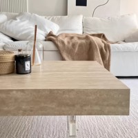 Table à manger de luxe moderne en pierre frittée avec base en acrylique transparent, écologique, durable, de forme rectangulaire, au design minimaliste pour le salon
