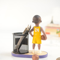 Figura de Jugador de Baloncesto Hecha a Mano en Resina, Soporte para Bolígrafos, Estatua de Escritorio de Estrella Deportiva, Regalo Personalizado para Fanáticos, Decoración para Oficina y Hogar