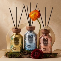 Bouteille diffuseur en aluminium en gros avec bouchon à vis en aluminium, col en bois et étiquette dorée pour emballage d'aromathérapie