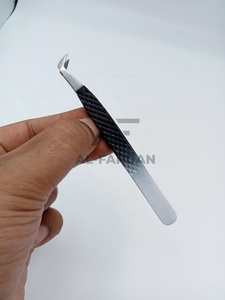 Pinzas para extensión de pestañas AL-FARDAN INSTRUMENTS Russian Volume Boot, con efecto degradado en blanco y negro y agarre de diamante. - Product Image 3