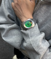Reloj de pulsera para hombre de estilo cyberpunk único, esfera verde esmeralda, pulsera de eslabones integrada, caja ovalada minimalista, reloj de pulsera masculino a la moda