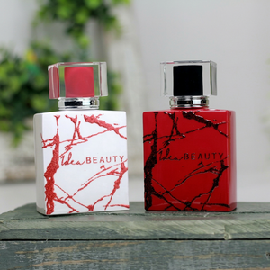 Vente en gros de flacons de parfum en verre carrés vides de haute qualité de 50 ml - Vaporisateur rouge et décalcomanie noire & tête de pulvérisation - Product Image 3