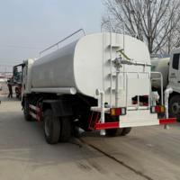 Camion-citerne à eau diesel SINOTRUCK pour la lutte contre les incendies, avec composants essentiels du moteur, pour les travaux d'aménagement paysager