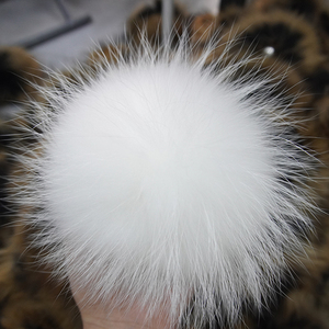 Real <strong>Raccoon</strong> <strong>Fur</strong> Pompom <strong>Balls</strong> 9cm 13cm 15cm Snap Button Winter Beanies Accessory for Garments Real <strong>Rabbit</strong> <strong>Fox</strong> Pelt Material - Product Image 2