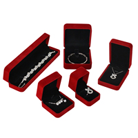 Boîte à bijoux de luxe carrée en velours avec couvercle rabattable, idéale pour les bagues, les boucles d'oreilles, la Saint-Valentin, et la présentation de petits ornements.