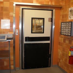 Puerta de Tráfico para Cocina, Duradera, de Acero Inoxidable, Abatible, con Resistencia a Impactos de Goma Negra - Product Image 6