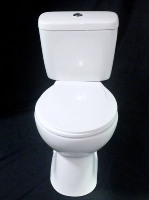 WC en céramique européen deux pièces avec siphon en P, double chasse d'eau, sans bride, cuvette de toilette à chasse d'eau descendante