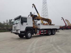SINOTRUK Heavy duty 6*6 gauche drive 12T <span class=keywords><strong>grue</strong></span> montée sur camion <span class=keywords><strong>avec</strong></span> véhicule <span class=keywords><strong>de</strong></span> <span class=keywords><strong>transport</strong></span> <span class=keywords><strong>de</strong></span> <span class=keywords><strong>levage</strong></span> <span class=keywords><strong>grue</strong></span> <span class=keywords><strong>de</strong></span> camion lourd - Product Image 2