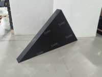 Écran LED créatif en forme de triangle P2.976 pour extérieur avec des performances visuelles à contraste élevé pour façade média