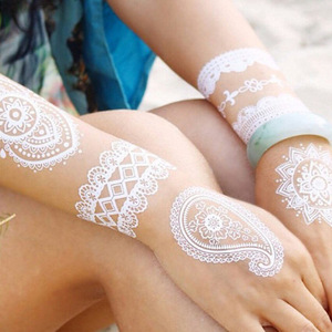 Pegatinas de tatuaje temporal de flor de uña de primer hilo a prueba de agua castaño blanco con aplicación manual para usuarios de Oriente Medio - Product Image 4