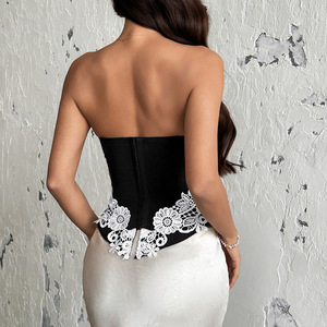En stock Nouveauté 2026 Haut corset <span class=keywords><strong>bustier</strong></span> plongeant à épaules dénudées, en dentelle ajourée florale 3D, contrastant noir et blanc classique - Product Image 5