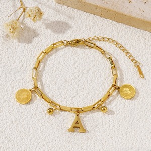 Pulsera de Cadena con Dije de Moneda de Acero Inoxidable Chapado en Oro PVD de 18K para Mujer |   Cadena de Eslabones Ovalados Hipoalergénica e Impermeable - Product Image 2