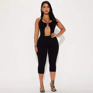 Voikerdr Conjunto Capri de 2 piezas para mujer, top elástico con corte halter y pantalones, estilo Y2K, tela acanalada, traje de primavera y verano - Product Image 3