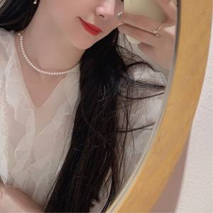 Collier classique style Hepburn en perles naturelles de petite taille plaqué or 14 carats, chaîne de clavicule pour femmes, collier ras du cou au design circulaire - Product Image 4