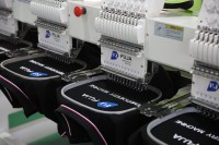 Nouvelle machine à broder industrielle informatisée à 4 têtes et 15 aiguilles pour casquettes plates et T-shirts, haute vitesse, certifiée CE, garantie 2 ans
