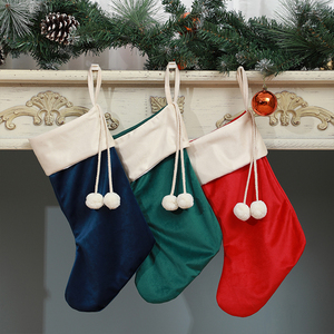Medias Navideñas <span class=keywords><strong>de</strong></span> Terciopelo Personalizadas al por Mayor con Pompones, Medias <span class=keywords><strong>de</strong></span> Regalo <span class=keywords><strong>de</strong></span> Navidad <span class=keywords><strong>de</strong></span> Gran Capacidad - Product Image 2