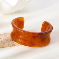 Gelang Akrilik Resin Lucite Cekung Bentuk C Gradasi Cokelat Eropa Amerika, Model Terbuka Lebar, Gaya Unik