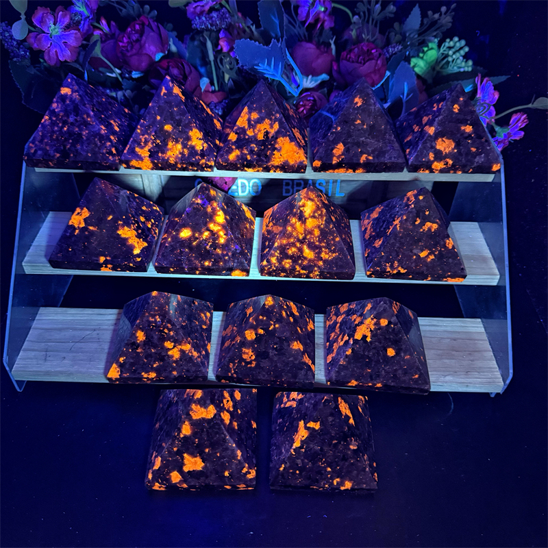 Fire Flash Polished Ultraviolet Crystal Yooperlite