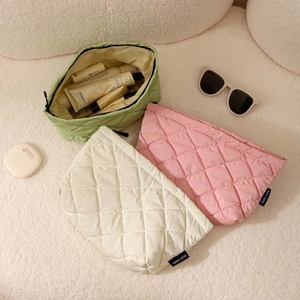 Quilted Diamond Pattern Portable <b>Makeup</b> <b>Case</b> Medium Zipper Cosmetic Bag Simple Style Beige - Product Image 6