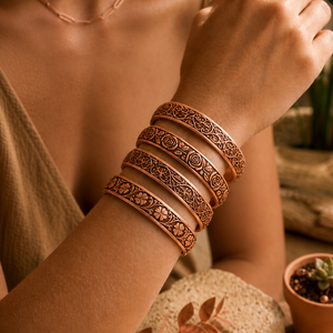 Brazalete de Moda con Patrón Floral Vintage, Brazalete de Cobre Puro para Mujer y Hombre, Joyería Ajustable para Aliviar la Artritis - Product Image 2