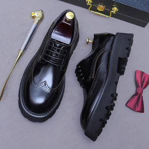 Zapatos Derby de cuero genuino para hombre, estilo inglés, con grabado, punta redonda, ligeros, suela gruesa, de cuero pulido. - Product Image 2