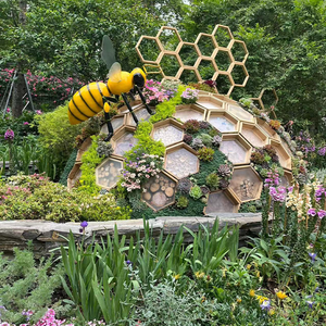 Grande Scultura a Forma di Ape in Fibra di Vetro per Decorazioni da Giardino in Vendita - Product Image 5