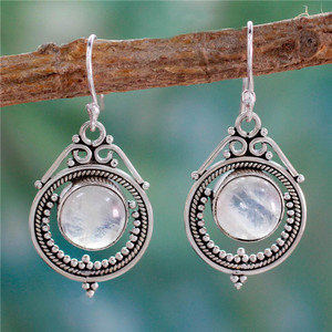 Pendientes colgantes vintage de piedra lunar de Bombay con engaste de plata para uso diario femenino - Product Image 1