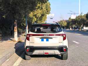 <span class=keywords><strong>Kia</strong></span> <span class=keywords><strong>Seltos</strong></span> <span class=keywords><strong>2023</strong></span> 1.5L CVT Version Deluxe pour <span class=keywords><strong>Kia</strong></span> SUV Essence – Voitures Neuves à Vendre – Meilleures Ventes - Product Image 2