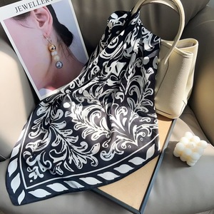 Pañuelo Cuadrado <span class=keywords><strong>de</strong></span> <span class=keywords><strong>Seda</strong></span> con Acabado Satinado, Diseño Geométrico a Cuadros, Elegante y Lujoso, para Verano, Personalizable, Ultra Suave y Liso - Product Image 4