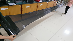 <span class=keywords><strong>Film</strong></span> étirable noir LLDPE Largeur 500mm Boîte d'emballage de palette Emballage Processus de coulée de <span class=keywords><strong>surface</strong></span> simple - Product Image 2