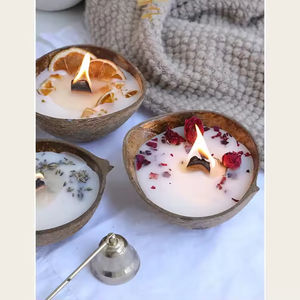 Vela Aromática de Lujo Hecha a Mano con Cera de Soya Natural, Decorada con Flores Secas en Cáscara de Coco, Elegante y Duradera, con Aroma Floral/Plantas, en Frasco, para Ramadán - Product Image 4