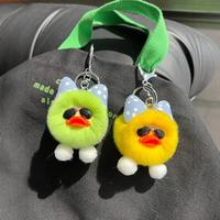 Mini Pompons en fausse fourrure, Mini porte-clés canards, Porte-clés canard en peluche avec nœud en fourrure moelleuse et lunettes de soleil, Petits breloques de sac en forme de canard