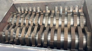 Machine multifonctionnelle industrielle de recyclage de ferraille Concasseur de voiture en cuivre, fer et aluminium à double arbre Meilleur prix Broyeur de métaux - Product Image 4