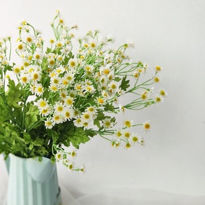 Bouquet de marguerites artificielles camomille style papillon West Lake 40cm blanc, style forêt simple, pour mariage et décoration intérieure - Product Image 3