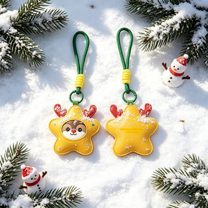 2026 Llavero de Cuero PU con Diseño de Dibujos Animados de Navidad, Decoración para Bolso, Colgante de Reno, Árbol de Navidad, Calcetín y Manzana, Regalo para Fiestas - Product Image 2