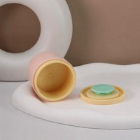 Boîte à poudre de maquillage en plastique personnalisée OEM Yuecai avec ruban et cordon, pot cosmétique, contenants cosmétiques, applicateur éponge pour marques