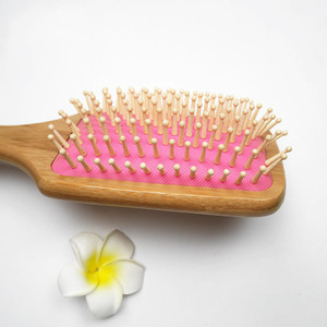 Vente en gros de peigne de massage du cuir chevelu à grande plaque aiguille en plastique à usage domestique coussin à <span class=keywords><strong>gaz</strong></span> en bois type de peigne commun - Product Image 4