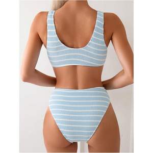 ชุดบิกินี่ผู้หญิงลายทาง คอวี เอวสูง แบบสองชิ้น ผ้าสแปนเด็กซ์โพลีเอสเตอร์ยืดหยุ่น ดีไซน์เว้าลายเกลียว - Product Image 2