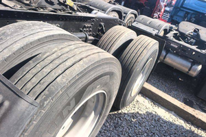 รถบรรทุกหัวลาก FAW Jiefang JH6 6x4 มือสอง, ยูโร 5, เกียร์ออโต้, ระบบกันสะเทือนแบบลม, กำลังสูง ขาย - Product Image 4