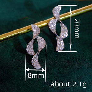 Orecchini a Perno Geometrici Scintillanti con Micro Pavé per Donne, Gioielli per Orecchie Semplici ed Eleganti alla Moda - Product Image 4