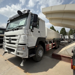 Camión Cisterna de Combustible Usado Howo Sinotruk 6x4 8x4 371hp 375hp de Acero al Carbono 20m3, Vehículo de <span class=keywords><strong>Transporte</strong></span> Logístico Personalizable - Product Image 3