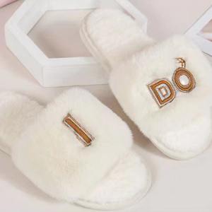 Mariage intérieur-extérieur léger à bout ouvert pour femmes pour pantoufles nouveau style en peluche blanche avec semelle extérieure en EVA pour l'hiver - Product Image 1
