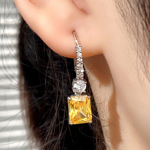 Orecchini pendenti a cubo piccoli da donna, gioielli alla moda con gancio per l'orecchio, per uso quotidiano e feste - Product Image 3