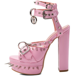 Sandales à plateforme roses style punk pour femme, grande taille 47, avec clous métalliques, talons épais, rivets, chaussures de cosplay, <span class=keywords><strong>escarpins</strong></span> à clous vernis - Product Image 1