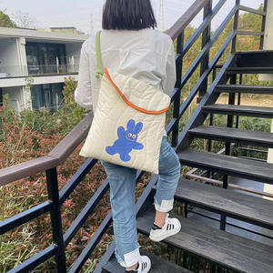 Edredón y almohada dos en uno de estilo portátil con logotipo estampado personalizable para uso en <span class=keywords><strong>aire</strong></span> acondicionado, manta para siesta diurna - Product Image 2